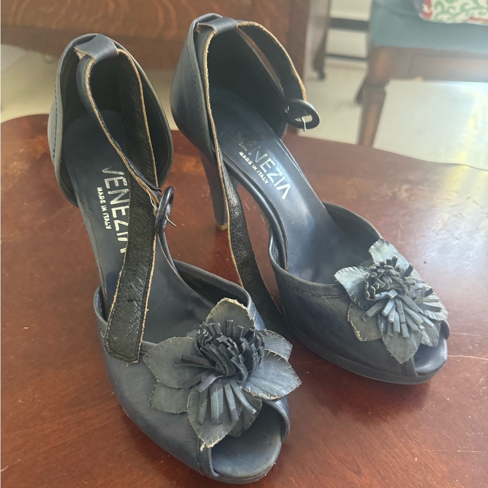 Venezia blue heals